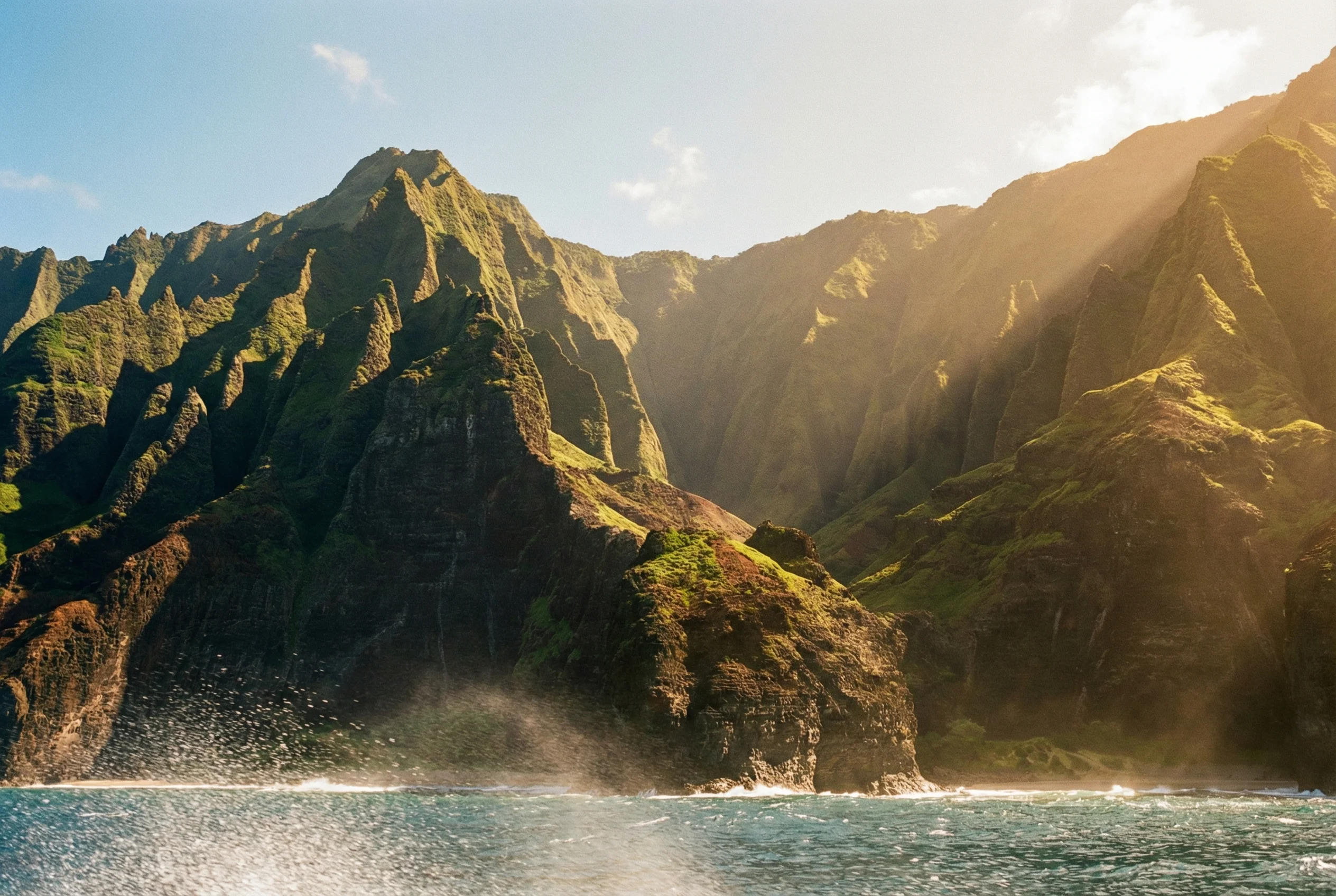 Na Pali Coast State Park - Dramatic Sea Cliff Views from Tunnel Beach Kauai